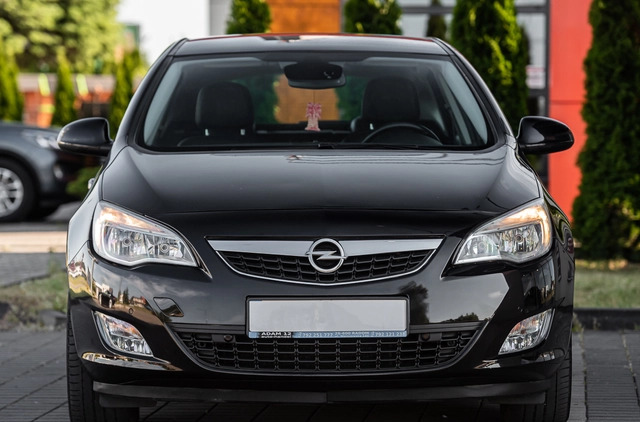 Opel Astra cena 27700 przebieg: 219111, rok produkcji 2010 z Radom małe 326